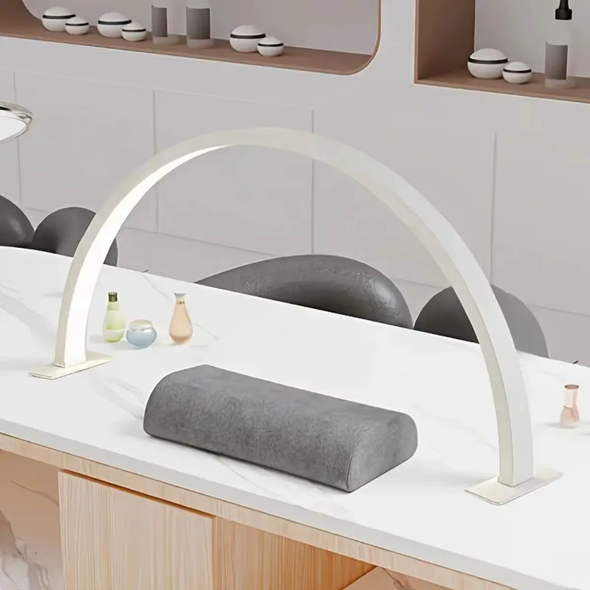 La lampe LED à ongles en forme de croissant
